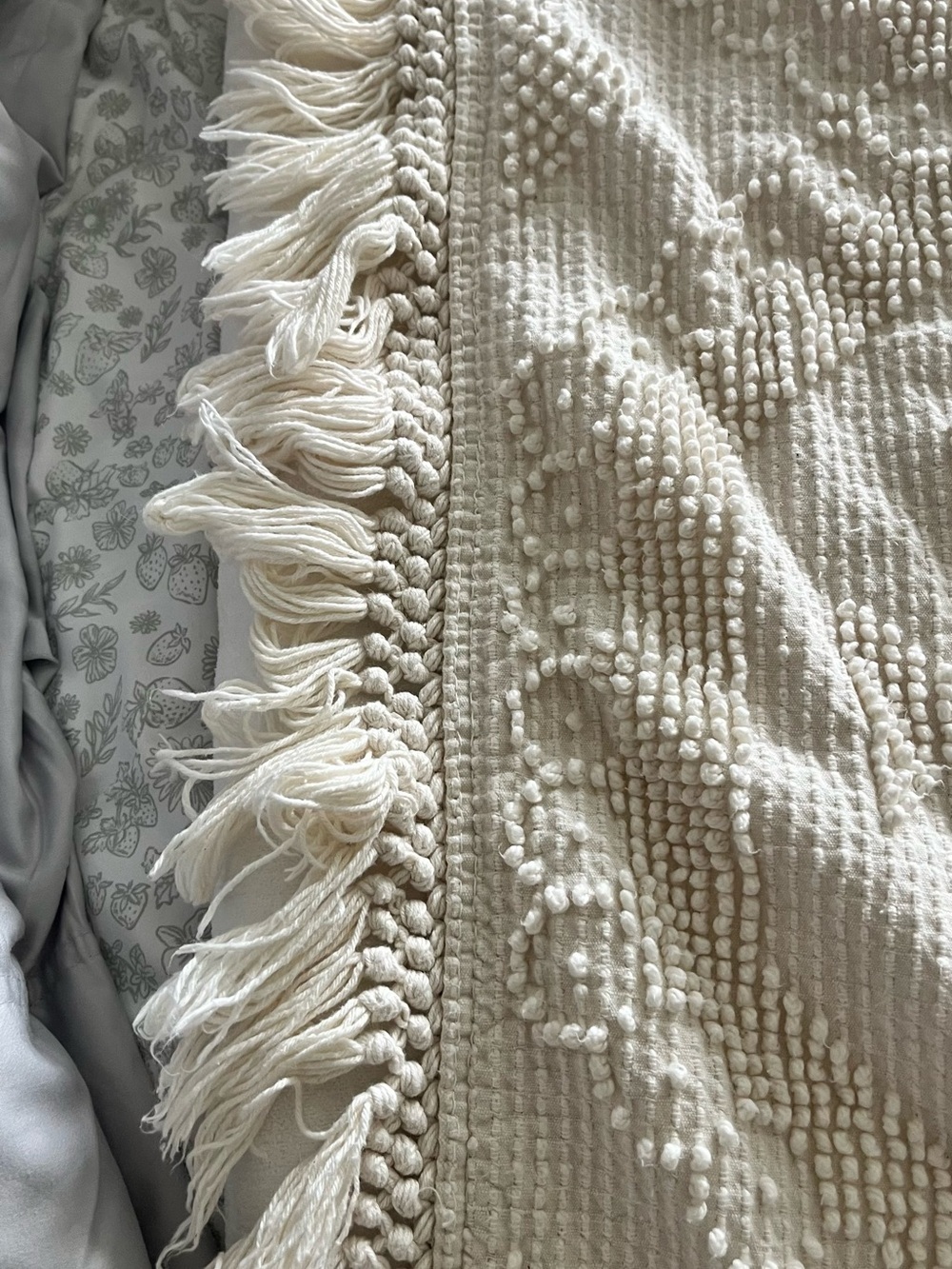 Morgan-Jones Minuet Cotton Chenille Twin/Full Bedspread Size 70” x 105” in Ivory - Picture 6 of 10